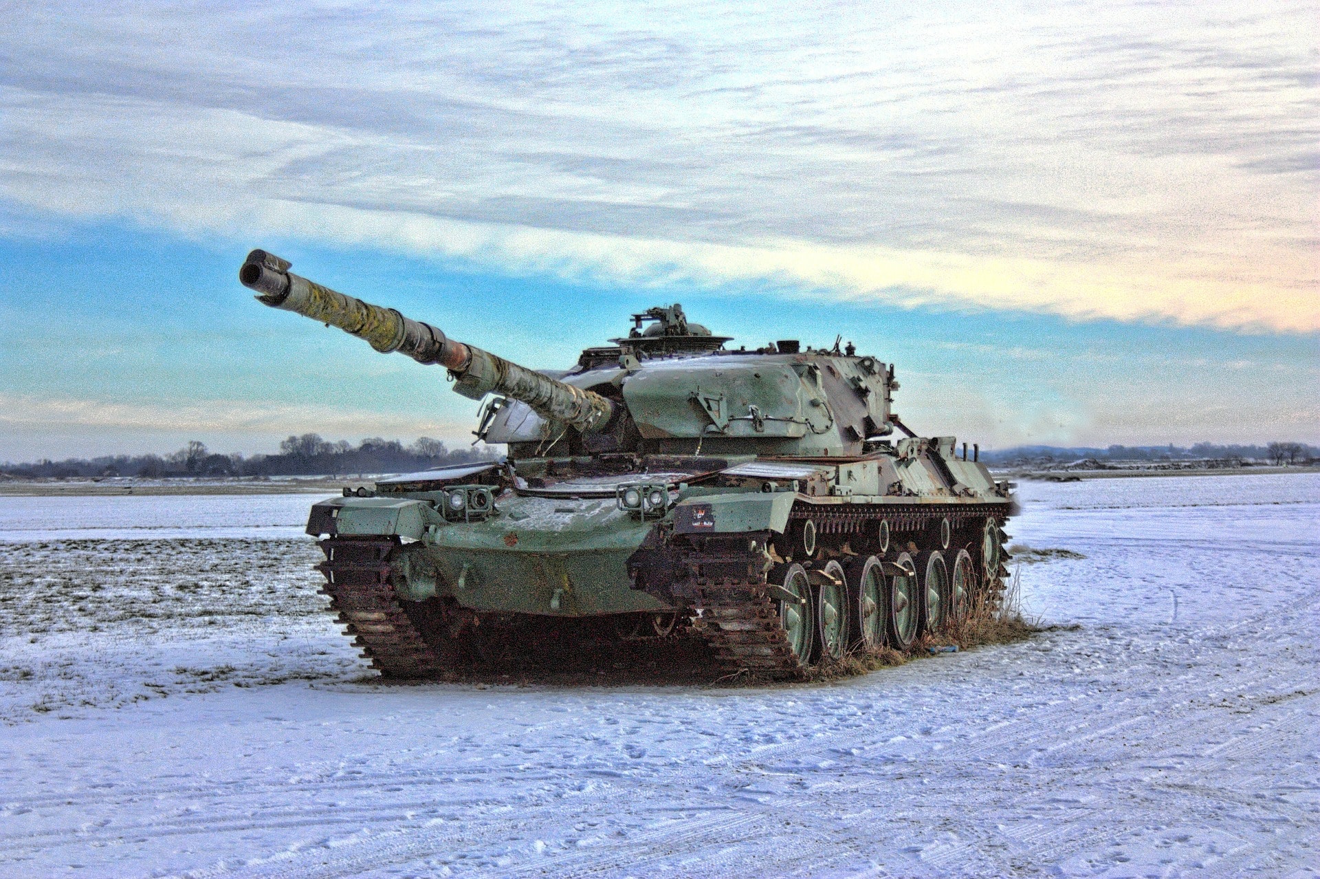 Crisi Ucraina, la Russia invade il Donbass: carri armati in marcia. Zelensky: “Confini non cambiano”
