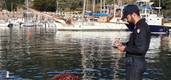 Pesca non conforme alla legge, sanzioni e sequestri di attrezzature nei confronti di due giovani