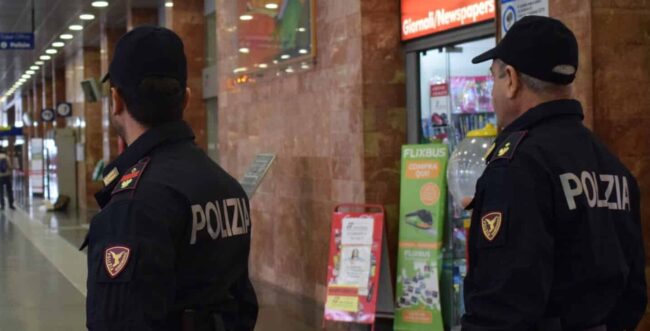 Favorisce l’ingresso in Sicilia di due connazionali, in manette 42enne extracomunitario