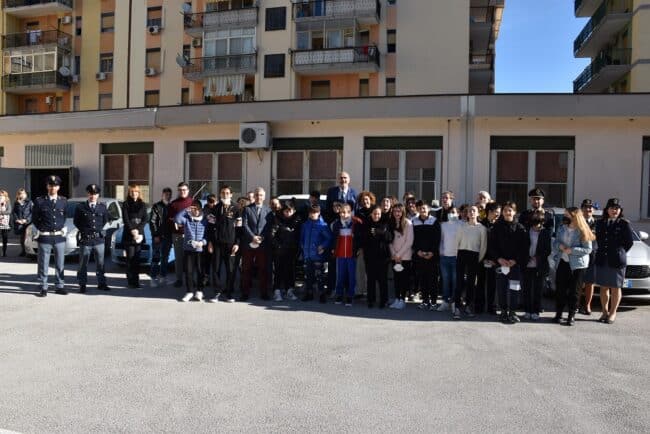 L’associazione “Quarto Savona 15” dona 30 computer all’Istituto Maredolce