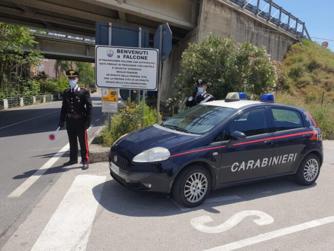 Inseguono un camion e cercano di incendiarlo, arrestati 3 uomini nel Messinese