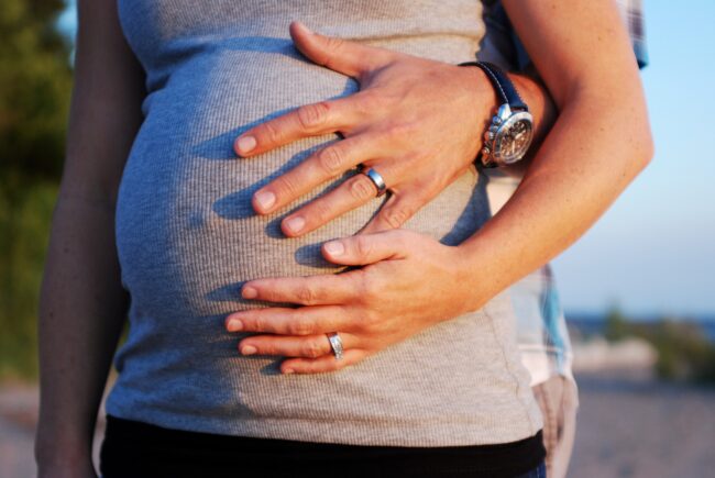 Gravidanza e pandemia, quant’è difficile essere madri al tempo del Covid: cresce il bisogno di sostegno