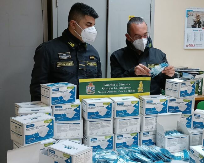 Maxi sequestro di mascherine FFP2 per bambini non conformi: un indagato