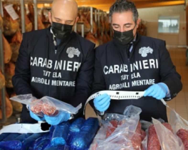 Maxi sequestro di carni suine lavorate in tutta Italia, denunciate due persone a Messina