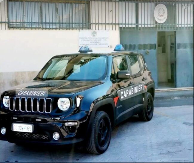 La lite nel cortile della scuola, minorenne accoltellato nel Catanese: denunciato un coetaneo