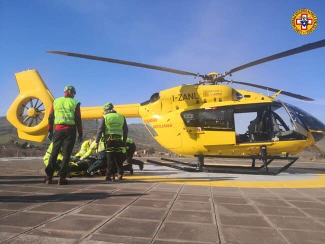 Panico sull’Etna, operaio forestale si infortuna sul versante Nord: salvato dal Soccorso Alpino e Speleologico