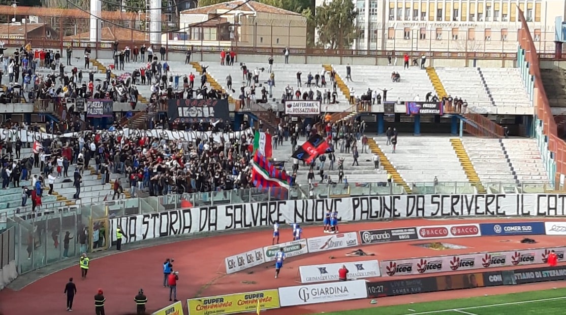 “Salvate il Catania”, i tifosi etnei sperano nel miracolo. L’imprenditore Mancini presente al “Massimino”