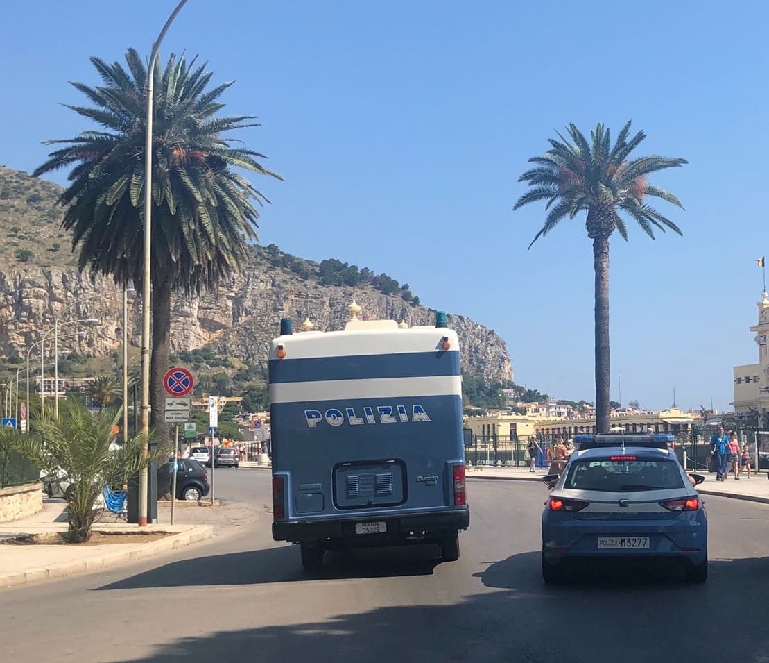 Palermo, scovato centro produzione di funghi allucinogeni: denunciato un giovane