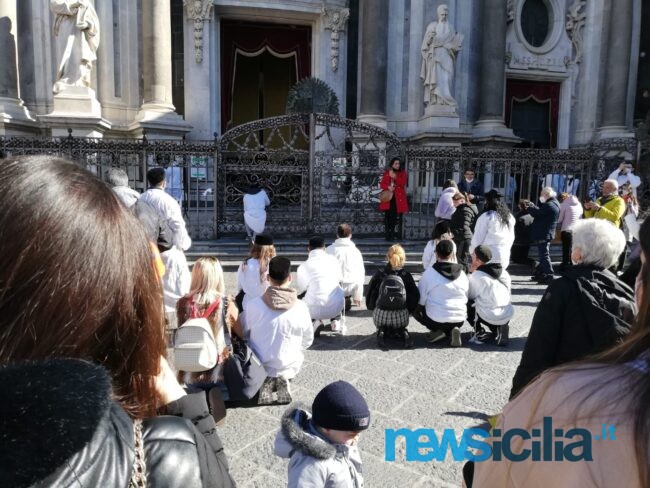 Sant’Agata 2022, Catania in “festa” – FOTO e VIDEO dei devoti in preghiera in Piazza Duomo