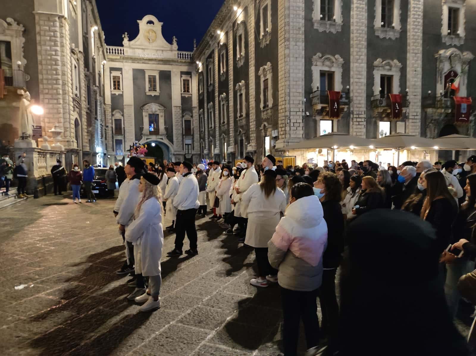 Catania, l’Ottava di Sant’Agata ai tempi del Covid: devoti davanti alla Cattedrale – FOTO e VIDEO