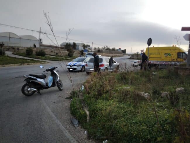 Violento incidente a Vittoria, scontro tra due mezzi: giovane centauro in prognosi riservata