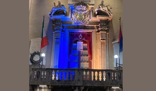 Guerra in Ucraina, anche Catania si illumina di blu e giallo in segno di solidarietà