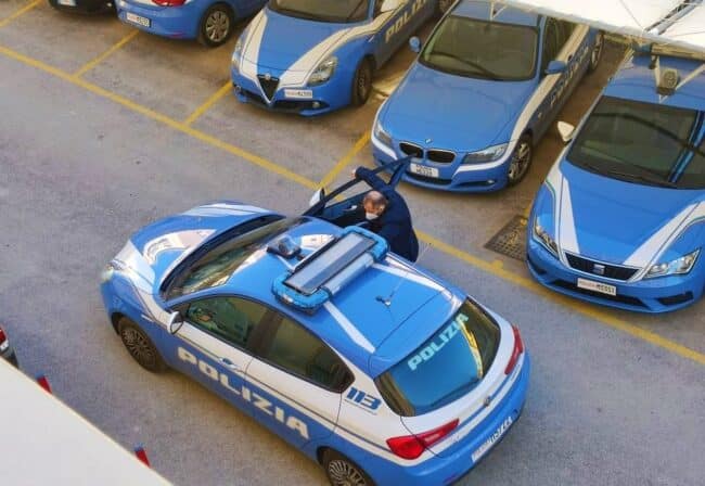 Panico durante i prelievi al Bancomat: siringa di sangue in mano e minacce, arrestato 38enne