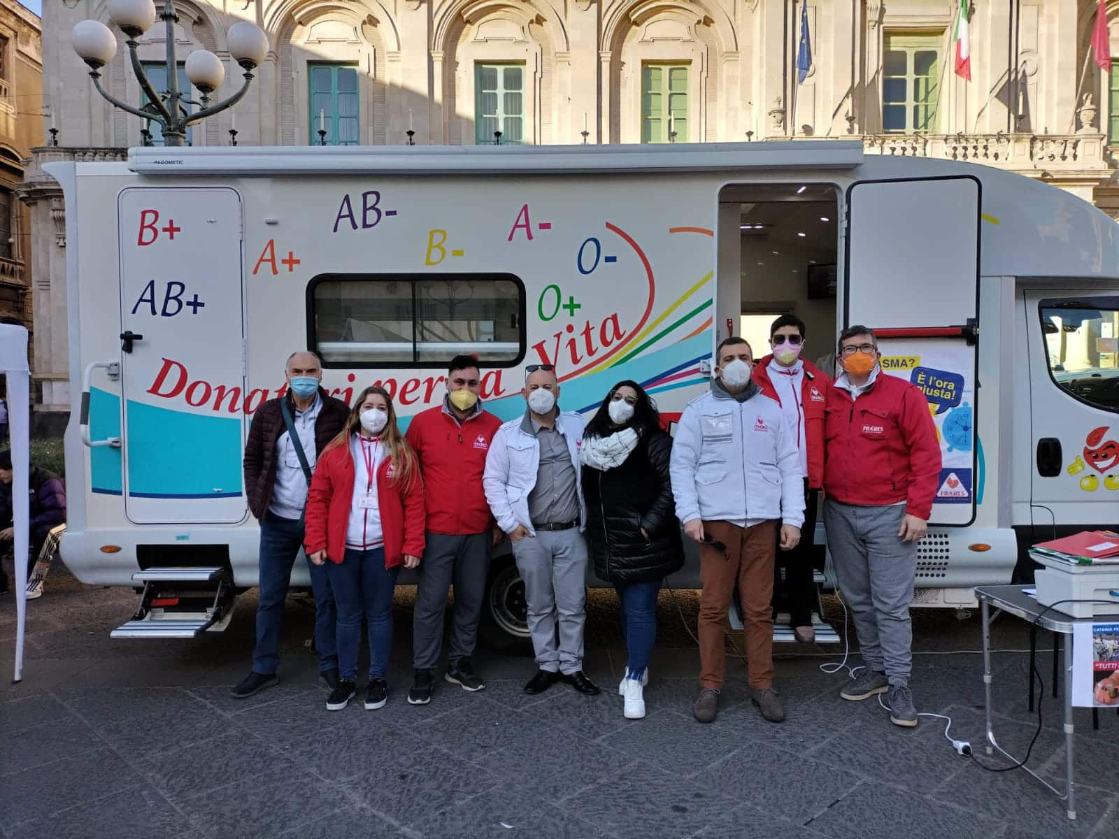 Catania, in corso la tre giorni di donazione straordinaria di sangue in piazza Università – FOTO