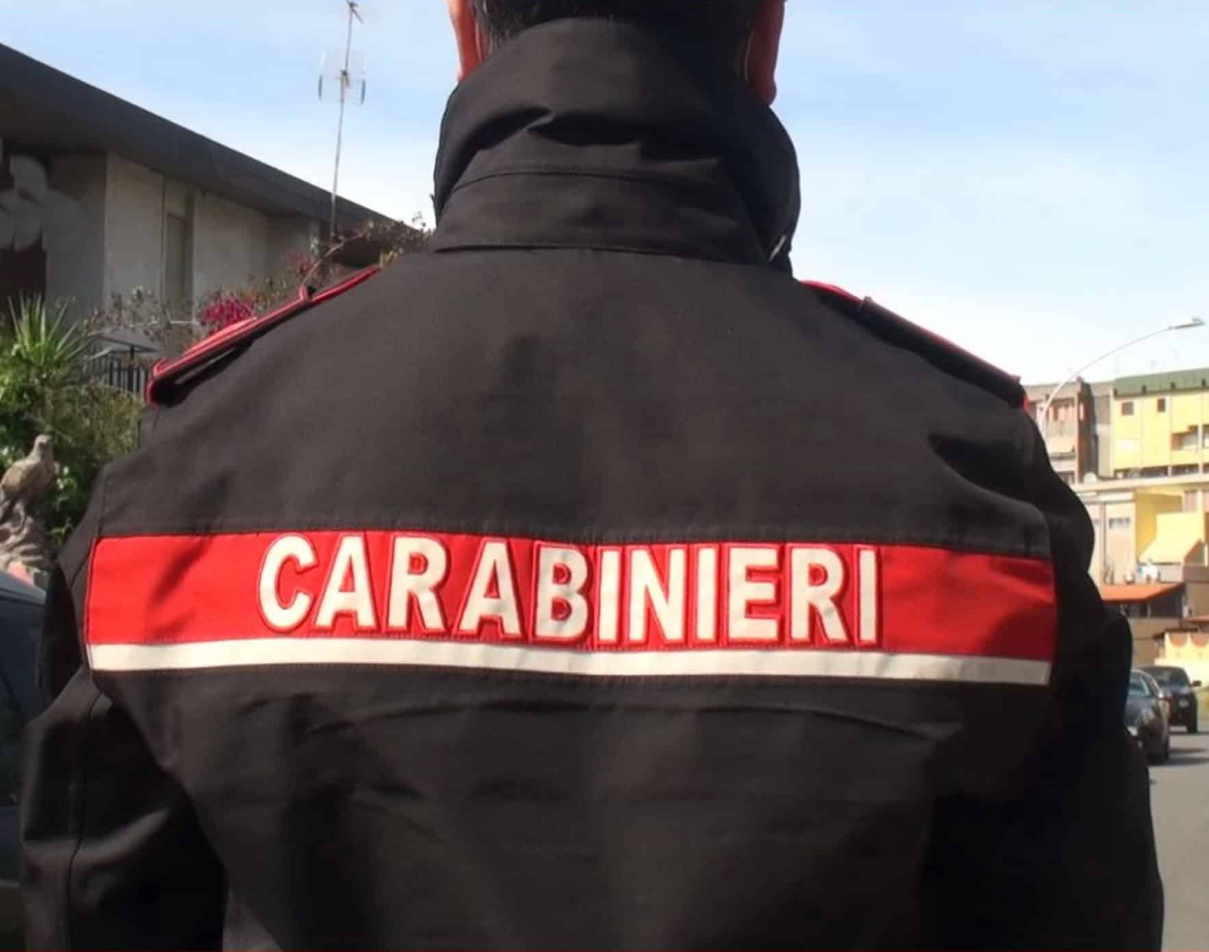 Catania, con una folle fuga cerca di scappare dai carabinieri: bloccato e denunciato 20enne senza patente