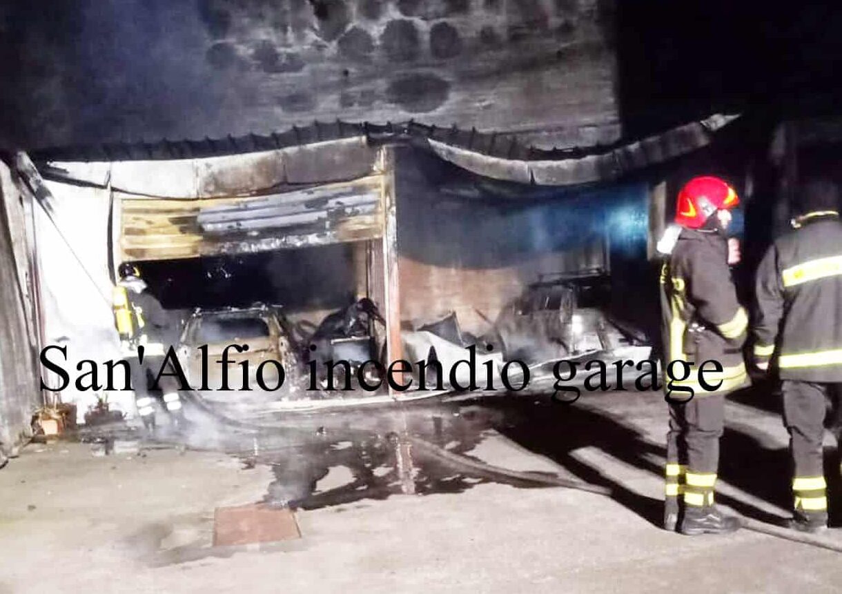 Incendio nel Catanese, fiamme in un garage: esplode bombola Gpl