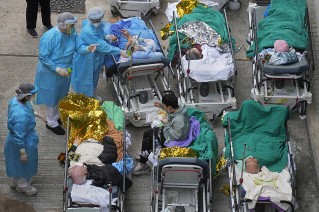 Hong Kong allo stremo, quinta ondava Covid. Contagiati curati in strada, tutto chiuso fino ad aprile