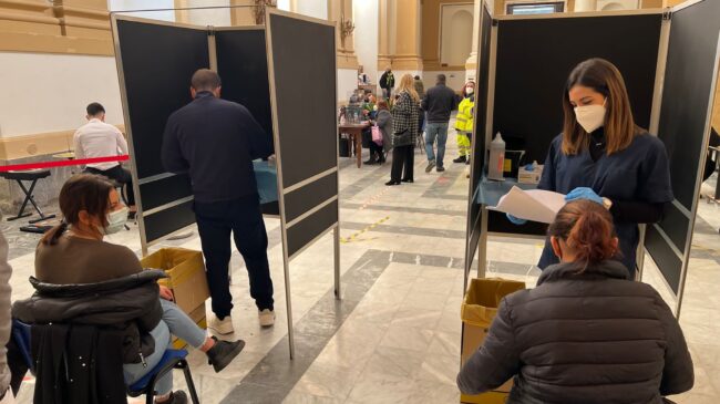 Somministrazione a ritmo di pianoforte e batteria: ecco l’iniziativa “Vaccini in musica” per allietare l’attesa
