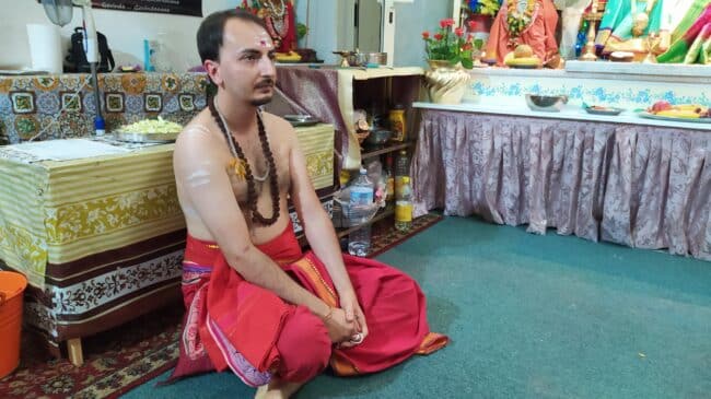 Catania, chi è il Sacerdote induista Swami Shankar Kulanath che ha previsto la guerra