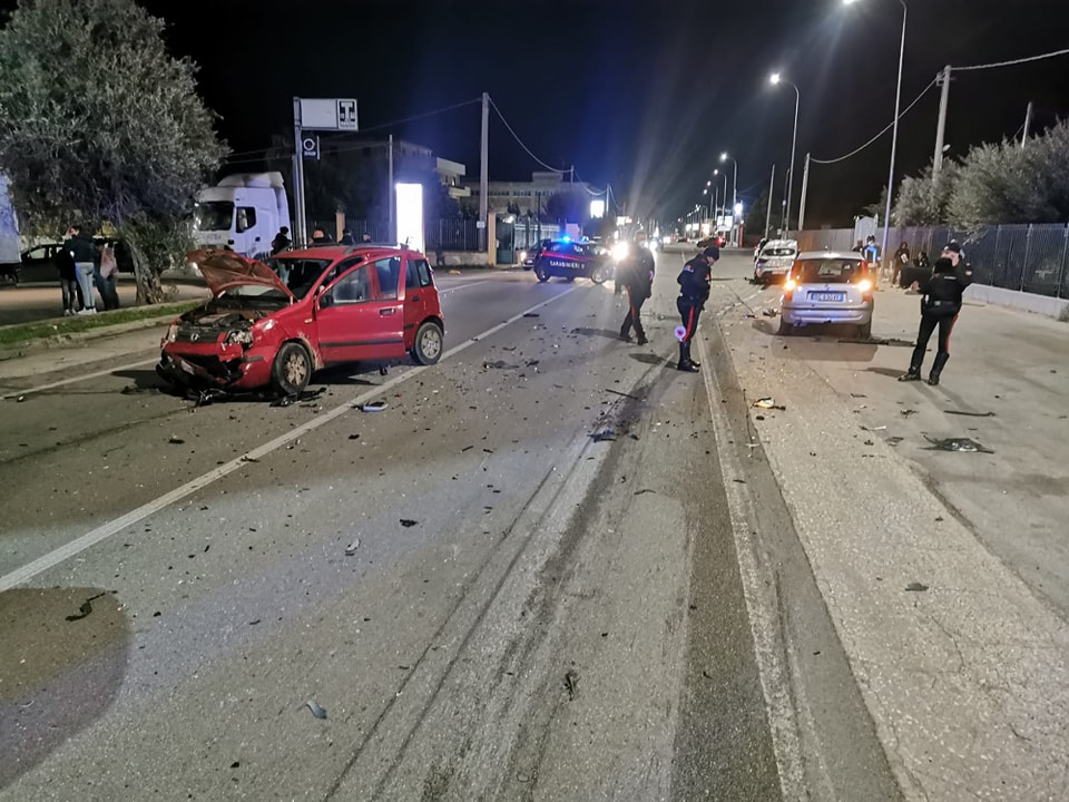Maxi incidente in via Nazionale, scontro fra tre auto: 11 feriti, grave un 21enne