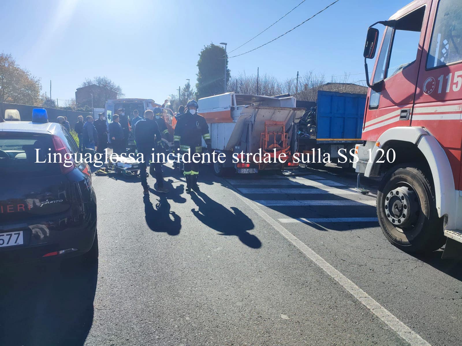 Violento incidente nel Catanese, scontro tra due camion: due feriti, uomo incastrato nel mezzo