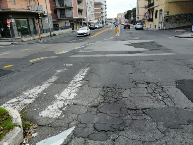 Catania, via Milo e via Eleonora d’Angiò da recuperare. Paolo Ferrara: “Si rischiano incidenti. Urge intervento”