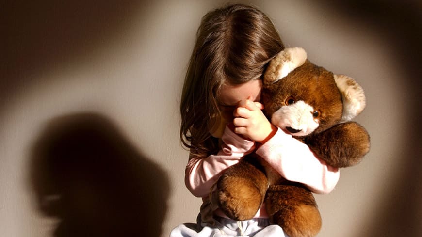 Nonno abusa della nipotina di 6 anni: arriva una parziale confessione