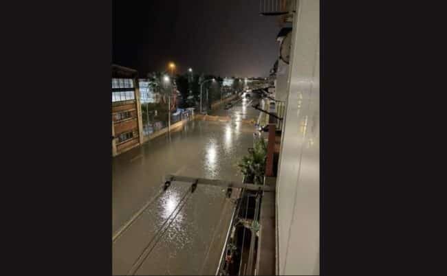 Notte di maltempo in Sicilia, strade come fiumi in piena e disagi alla circolazione