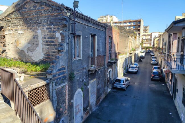 Quartiere Cibali di Catania, case a rischio crollo: si ritorna a parlare di rivalutazione. Le parole di Buceti