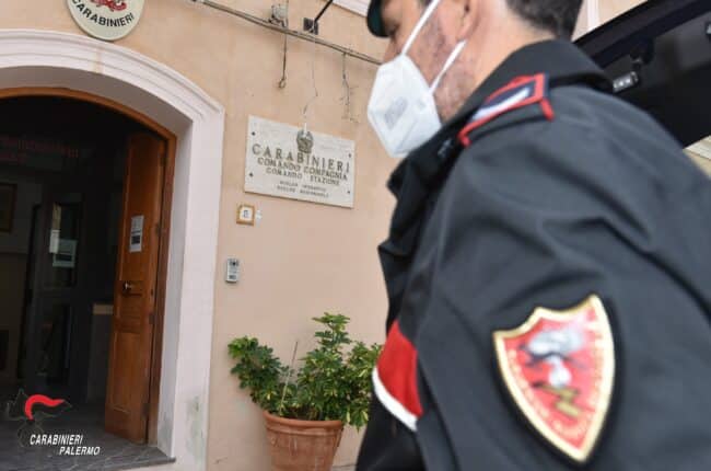 Arma clandestina in camera da letto e ricettazione, arrestato un 40enne