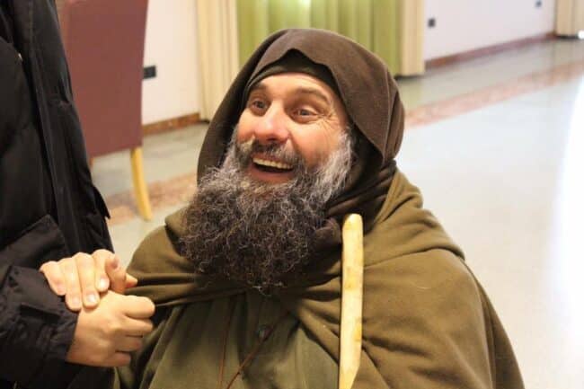 Biagio Conte, il frate missionario interrompe il digiuno durato 8 mesi