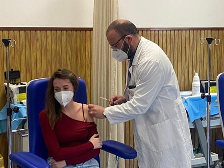 Palermo, vaccinate al Policlinico 5 donne ucraine fuggite dall’orrore della guerra