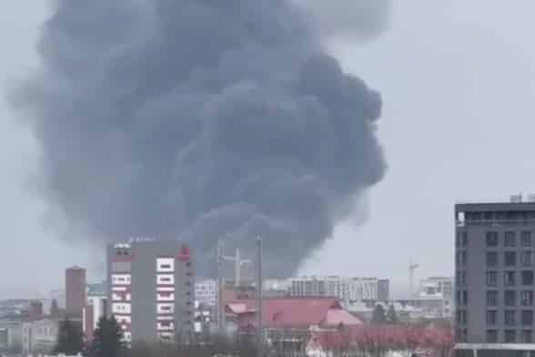 Guerra Ucraina, missili russi su Leopoli. Esplosioni multiple, il sindaco: “Restate nei rifugi”