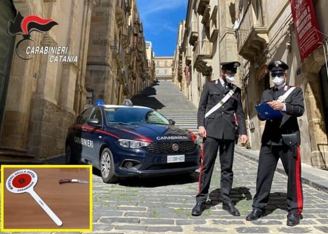 Cani antidroga in una scuola del Catanese, ritrovati quasi 2 grammi di marijuana e un’arma