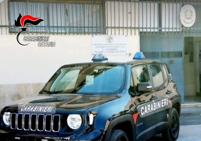 Ubriaco aggredisce la compagna e gli altri parenti, scoppia furiosa lite: un arresto nel Catanese
