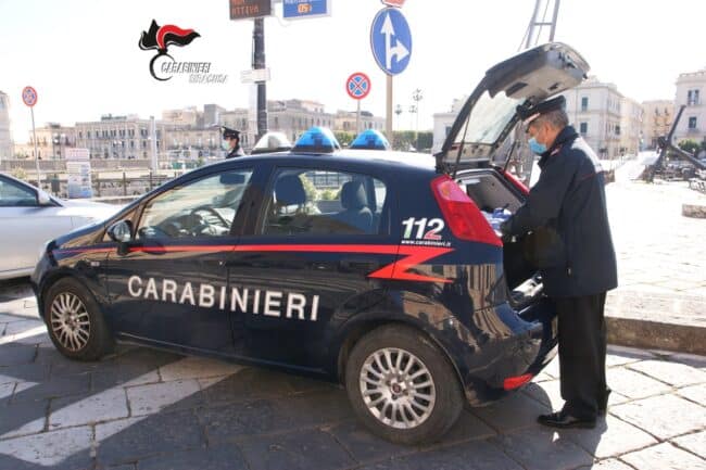Pregiudicato “scatenato”, furti in massa in attività e auto: 21enne arrestato dai carabinieri
