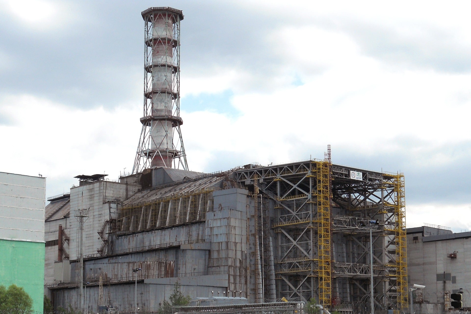 Allarme a Chernobyl, pericolo radioattivo a causa degli incendi: il vento può diffondere la contaminazione