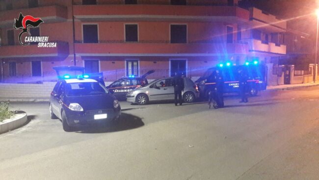 Pachino sotto assedio, si cercano senza sosta armi e droga: perquisizioni in corso