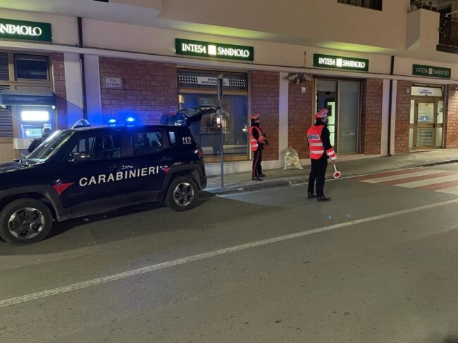 Controlli a tappeto nelle strade, beccati automobilisti “indisciplinati”: scattano multe e perquisizioni