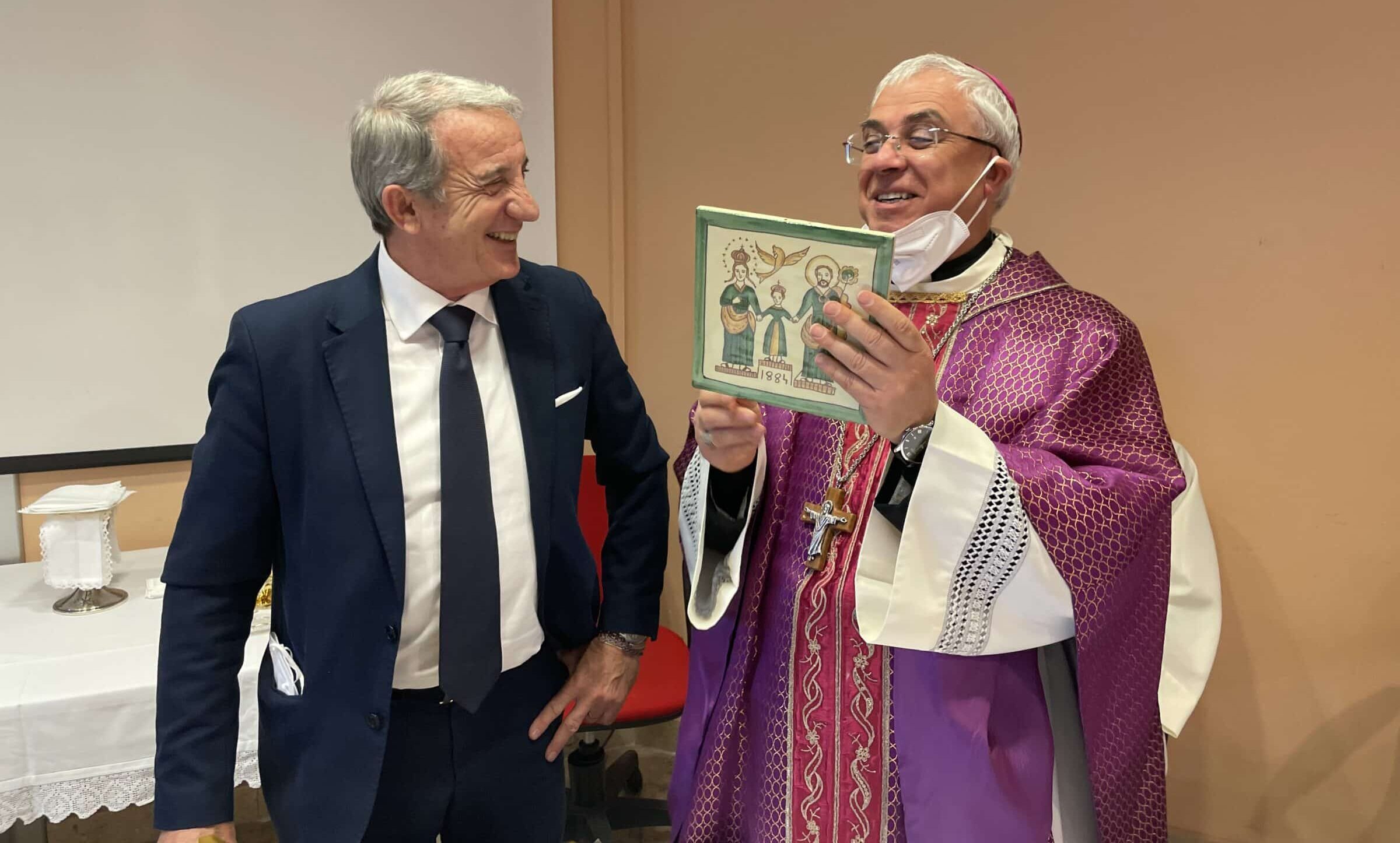 Catania, ospite speciale al Garibaldi-Nesima: il nuovo Arcivescovo Luigi Renna fa visita ai pazienti