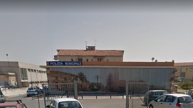 Apprensione a Licata, anziano sfugge ai familiari e non riesce più a tornare a casa: ritrovato dalla municipale