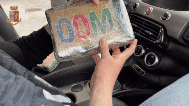 Droga dalla Calabria a Trapani, arrestato corriere con lo stupefacente in macchina – VIDEO