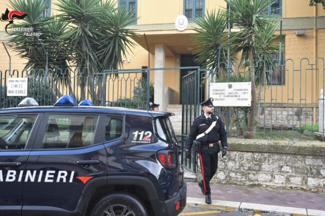 Truffa ad anziano, direttore di ufficio postale sottrae migliaia di euro a 80enne: scattano le manette