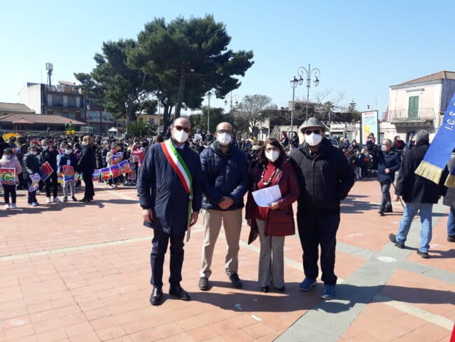 “La pace parte da noi”, 800 bambini scendono in piazza per dire basta alla guerra