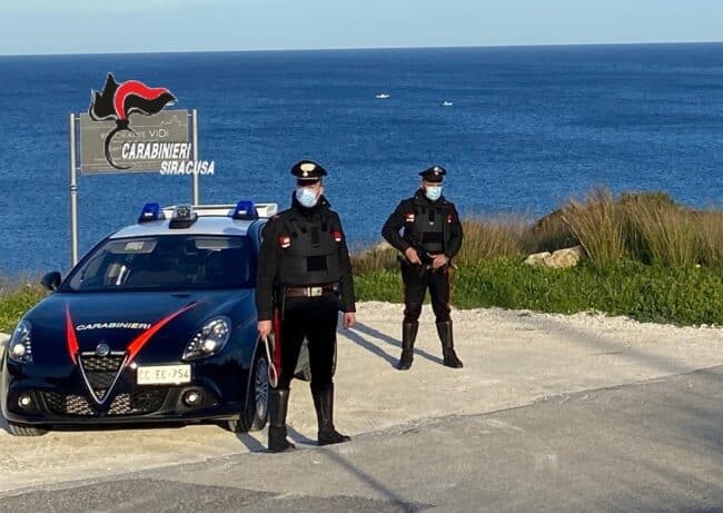 Pachino, non si rassegna alla fine della relazione: 23enne aggredisce l’ex e due amiche