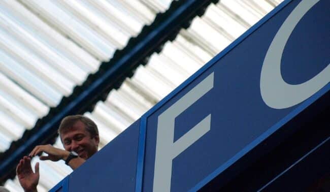 Le conseguenze della guerra: Roman Abramovich vende il Chelsea, i ricavi alle vittime del conflitto