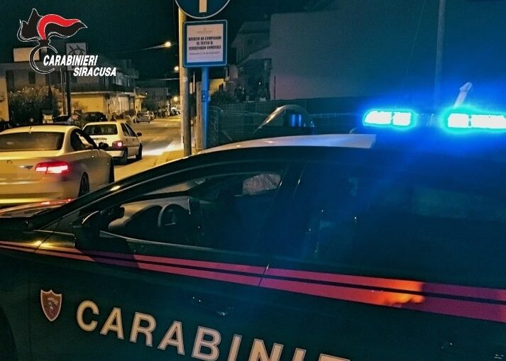 Atti sessuali davanti la finestra della vicina: 61enne denunciato a Carlentini
