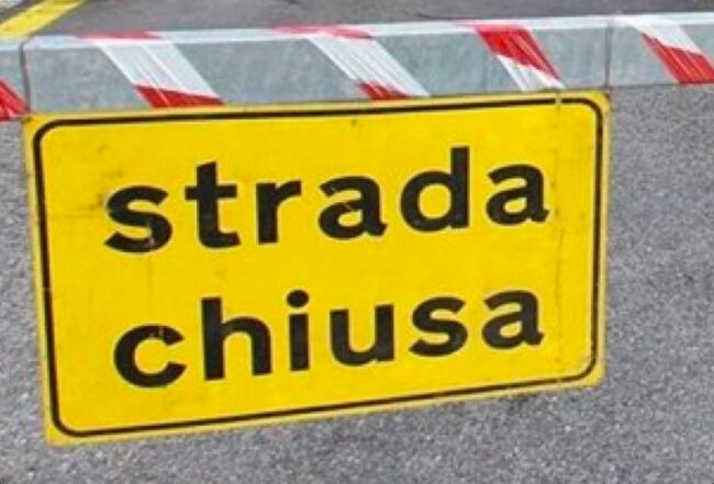 Massi caduti in strada, chiusa la Statale 190 al traffico