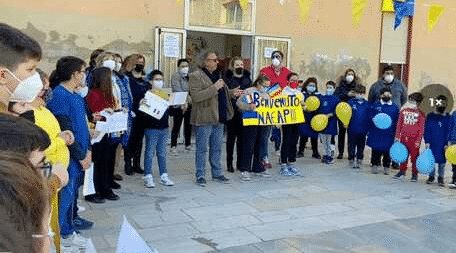 Lampedusa, primo giorno di scuola per 2 bambini ucraini. Martello: “Questa è la vostra nuova casa”