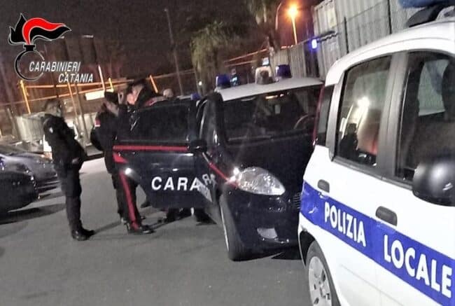 Movida catanese sotto osservazione, chiusa nota sala da ballo e multe salate per chi usa il cellulare alla guida